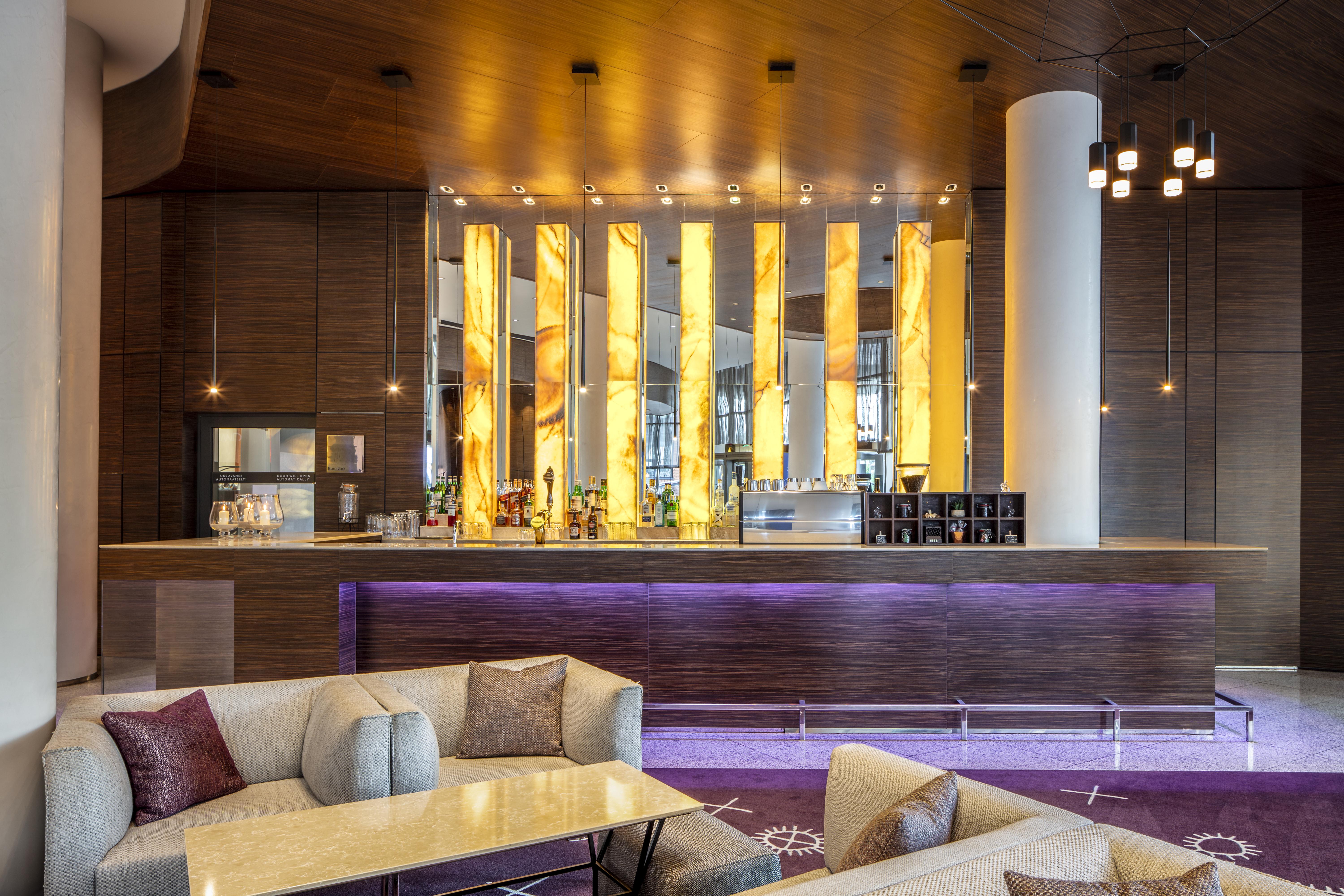 Swissotel Tallinn Exterior photo The bar at the lobby