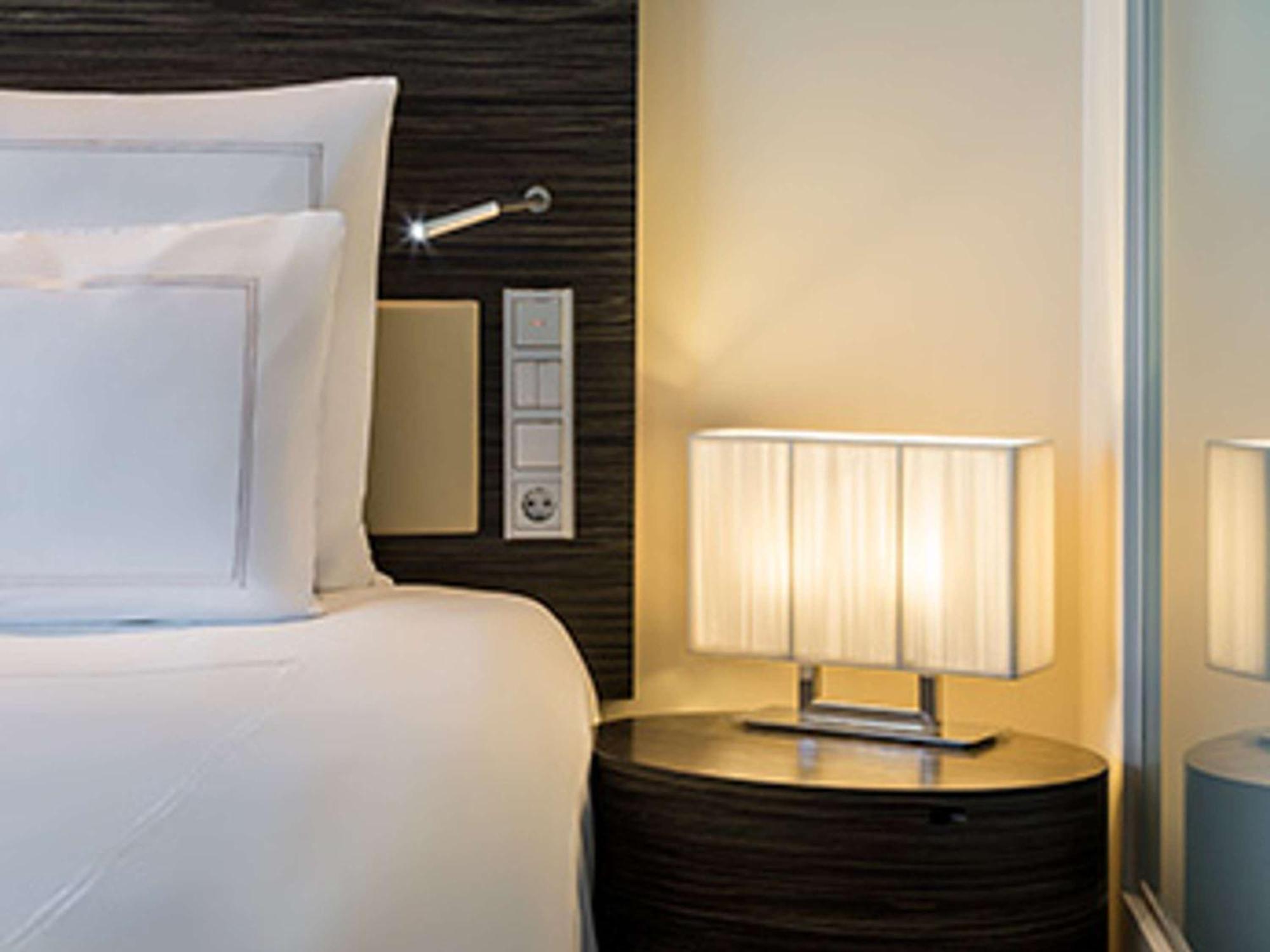 Swissotel Tallinn Exterior photo A bedside lamp
