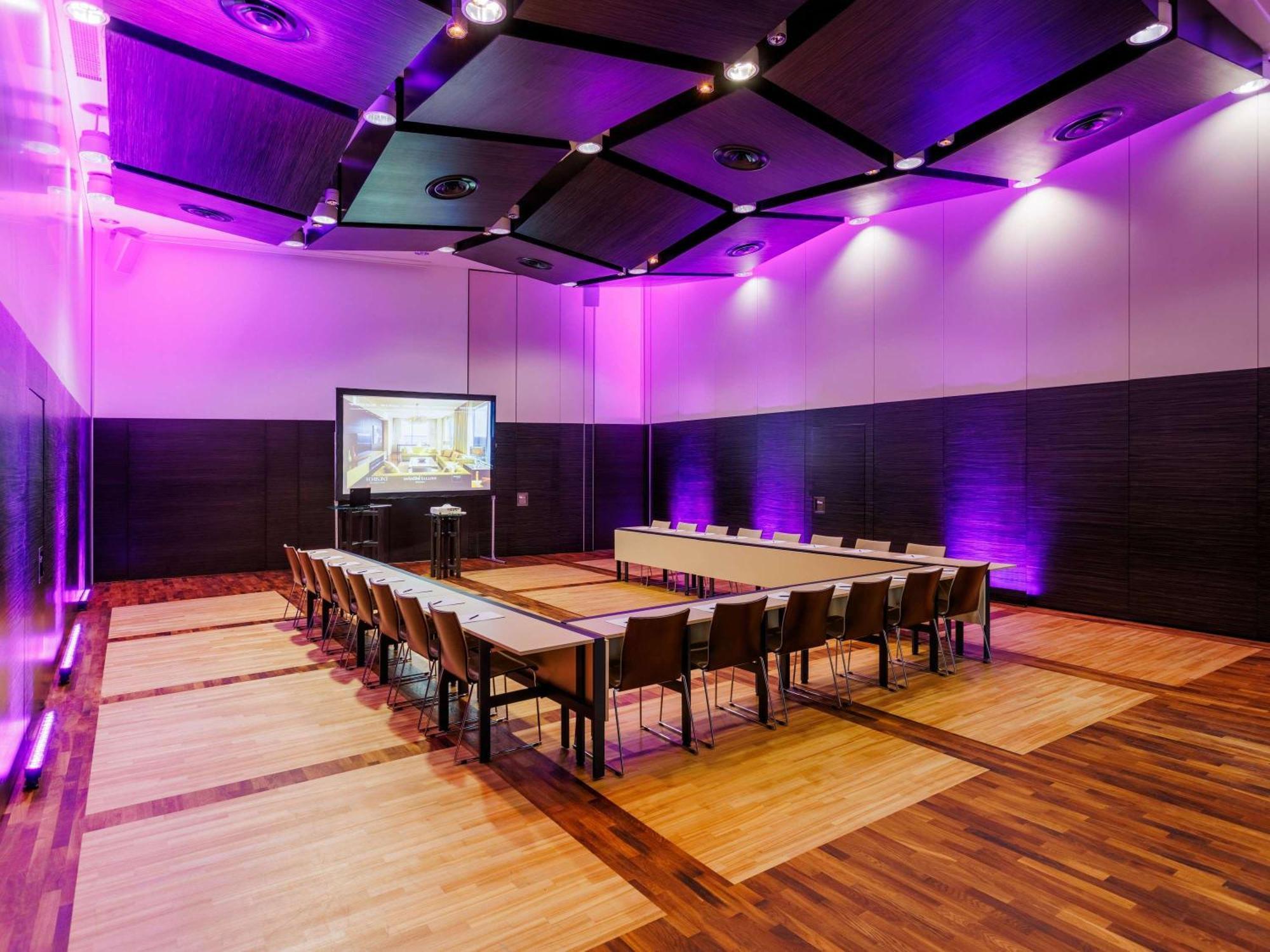 Swissotel Tallinn Exterior photo The boardroom at the National Museum of the United States Army